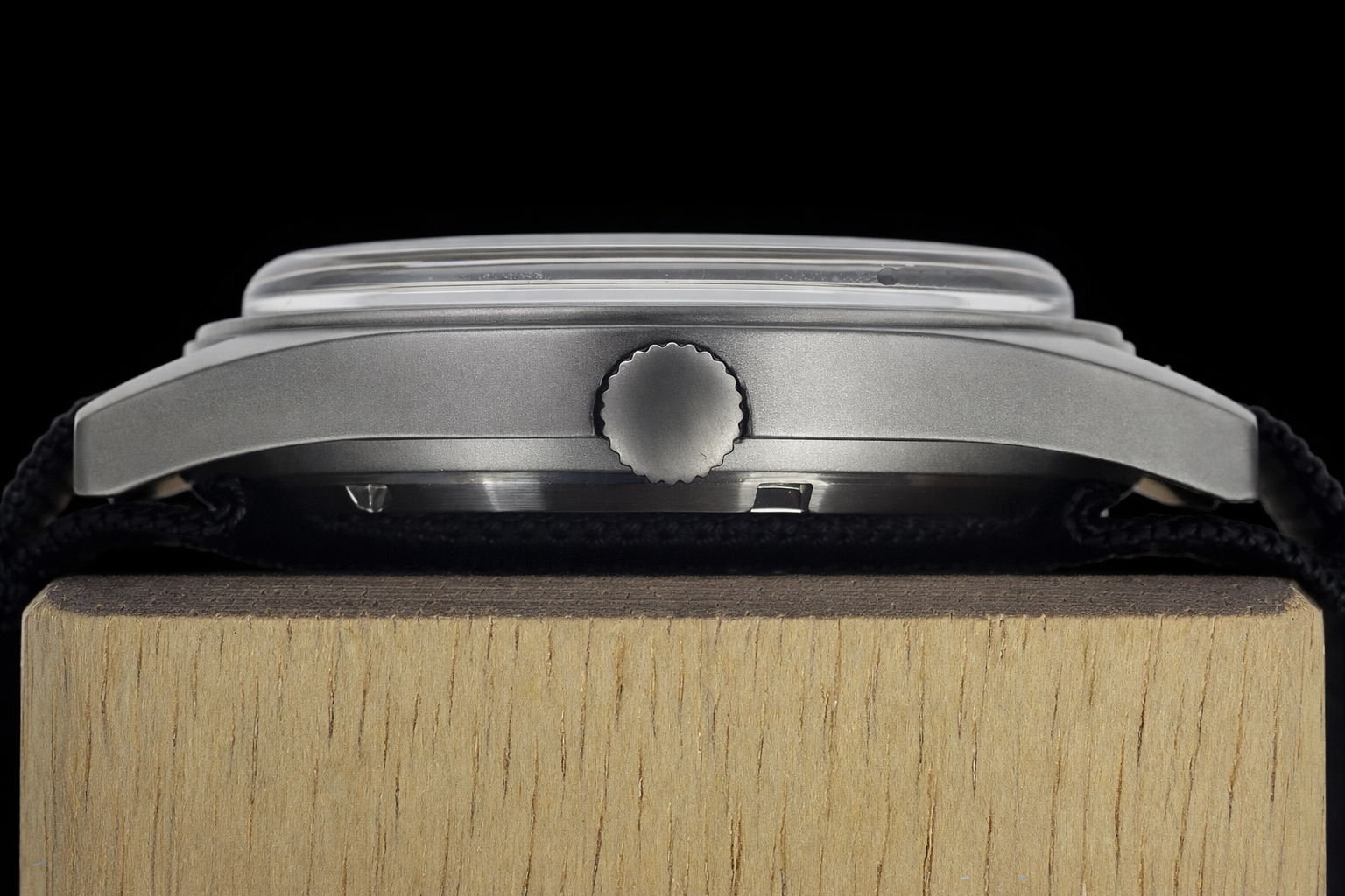 GG-W-113 U.S 1960s Pattern Handwound Military Watch with Plexiglass Crystal and Mechanical Movement