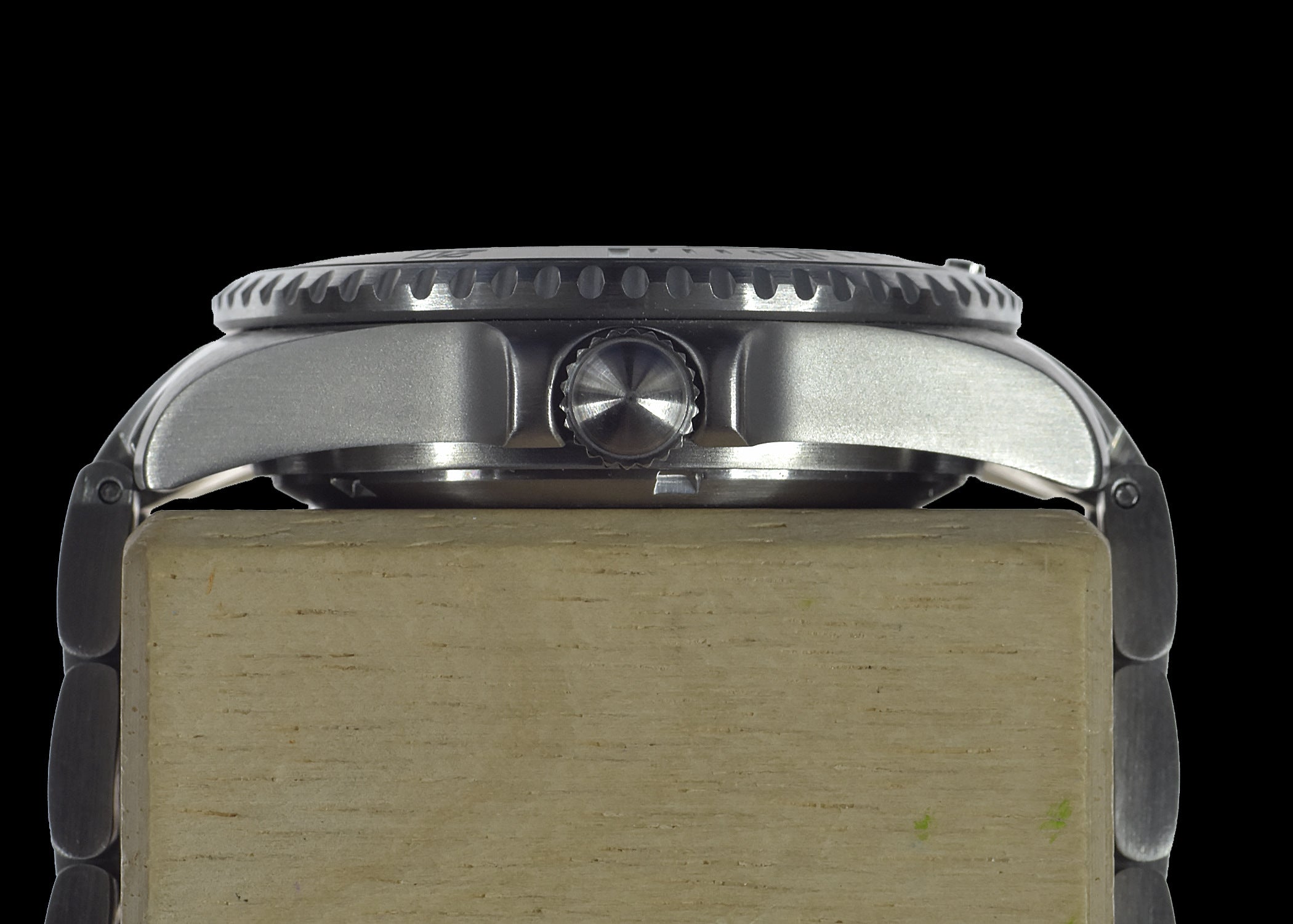 MWC 300m Military Quartz Divers Watch with Tritium GTLS and Sapphire Crystal on Matching Bracelet